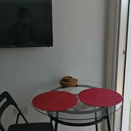 Sea Breeze Apts Sleeps 6 * Larnaca