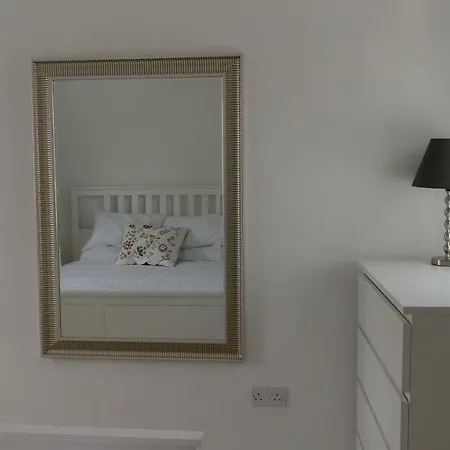 Sea Breeze Apts Sleeps 6 * Larnaca